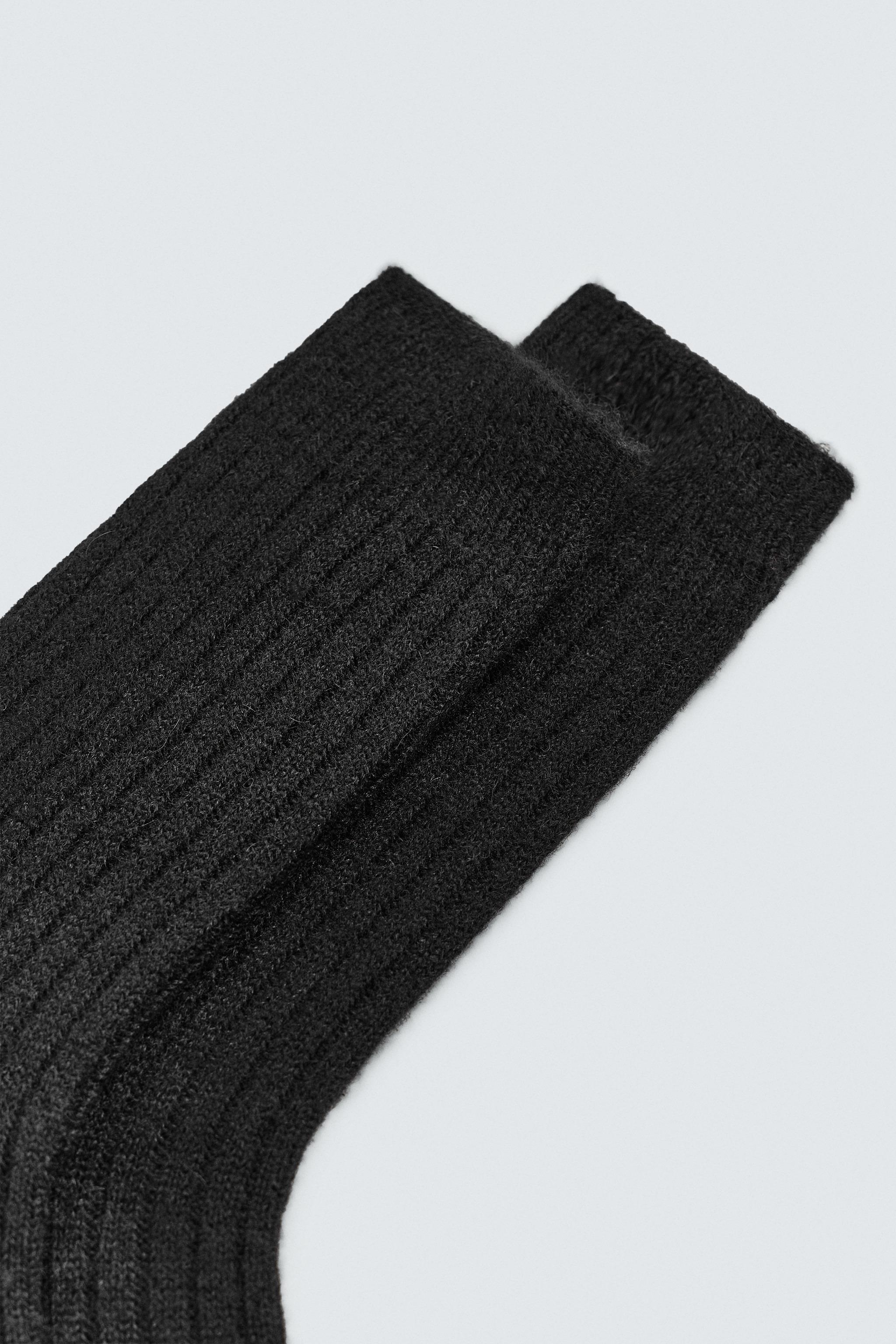RIBBED TEXTURED SOCKS
